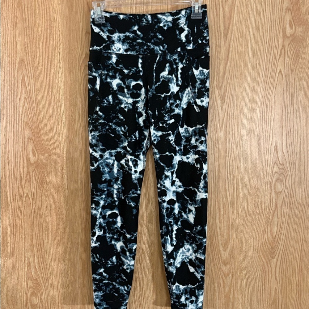 Old Navy Active Athletic Black and White Tie Dye Leggings